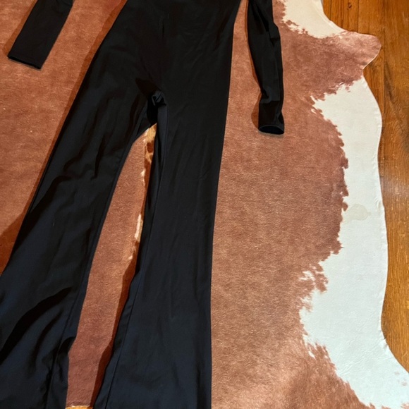 Amazon one piece jumpsuit 
size small 
No flaws! - Picture 2 of 5